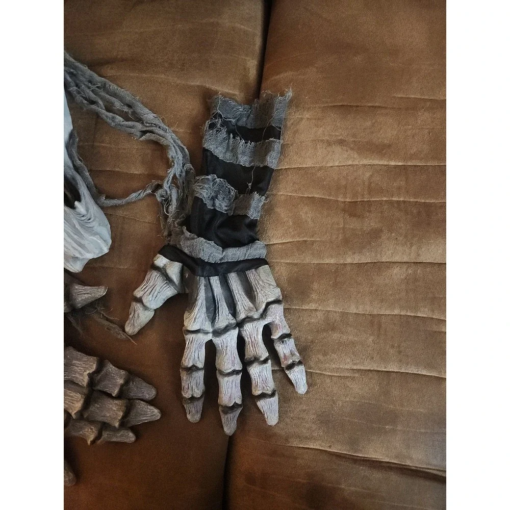 Wraith mask and gloves for Halloween costume